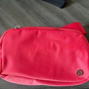 Lululemon Everywhere Belt Bag  - Pale Raspberry - New